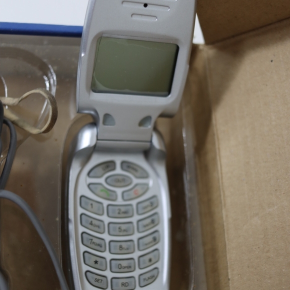 Deluxe Mini Flip Phone - Silver - Picture 5 of 5